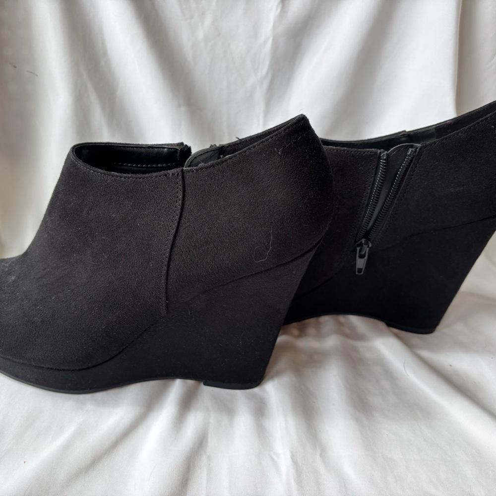 Xappeal Elegant Black Wedge Shoes